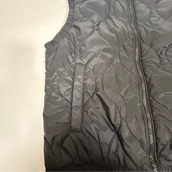 2 for$15 Old Navy Cropped Quilted Girl’s Vest - Picture 5 of 12